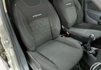 Подержанный автомобиль Renault Sandero 2016 года (19 фото)