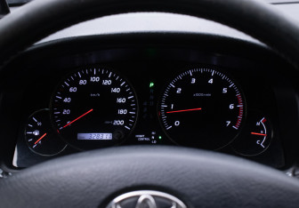 Подержанный автомобиль Toyota Land Cruiser Prado 2005 года (13 фото)