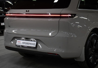 Подержанный автомобиль LiXiang L6 2024 года (31 фото)