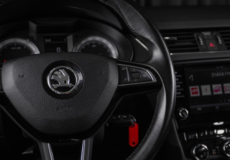 Подержанный автомобиль Skoda Octavia Liftback 2017 года (15 фото)