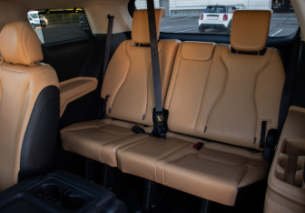 Подержанный автомобиль Kia Carnival 2021 года (19 фото)