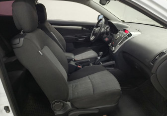 Подержанный автомобиль Kia Ceed Hatchback 2011 года (9 фото)