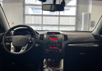 Подержанный автомобиль Kia Sorento 2012 года (10 фото)