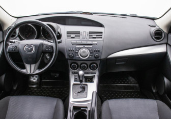 Подержанный автомобиль Mazda 3 Hatchback 2009 года (13 фото)