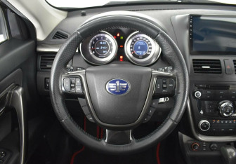 Подержанный автомобиль FAW Besturn X80 2017 года (10 фото)