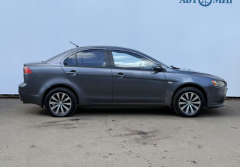 Подержанный автомобиль Mitsubishi Lancer Sedan 2008 года (4 фото)