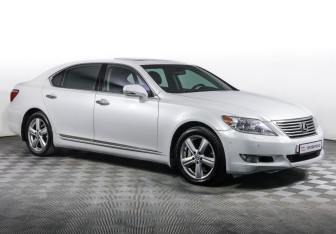 Подержанный автомобиль Lexus LS 2012 года (3 фото)