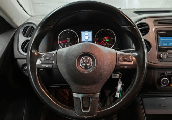 Подержанный автомобиль Volkswagen Tiguan 2011 года (12 фото)