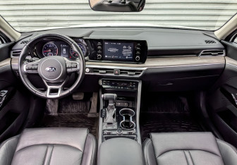 Подержанный автомобиль Kia K5 2021 года (14 фото)