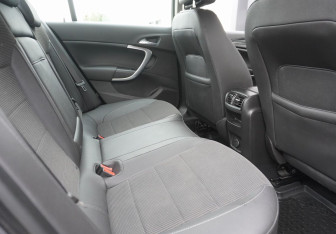 Подержанный автомобиль Opel Insignia Liftback 2010 года (10 фото)
