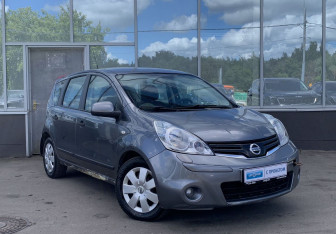 Подержанный автомобиль Nissan Note 2012 года (3 фото)