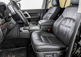 Подержанный автомобиль Toyota Land Cruiser Suv 2019 года (21 фото)