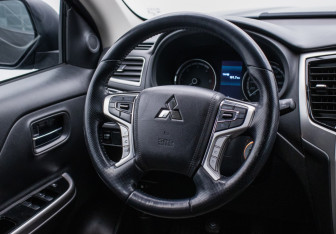 Подержанный автомобиль Mitsubishi L200 2019 года (13 фото)