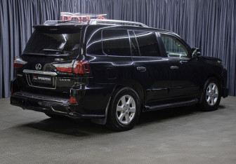 Подержанный автомобиль Lexus LX 2008 года (5 фото)