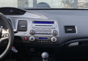 Подержанный автомобиль Honda Civic Sedan 2008 года (12 фото)