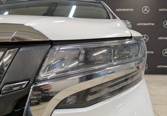 Подержанный автомобиль Toyota Alphard 2019 года (11 фото)