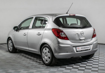 Подержанный автомобиль Opel Corsa 2008 года (7 фото)