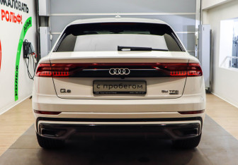 Подержанный автомобиль Audi Q8 2018 года (5 фото)