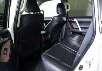 Подержанный автомобиль Toyota Land Cruiser Prado 2015 года (12 фото)