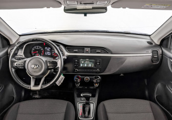Подержанный автомобиль Kia Rio Hatchback 2021 года (14 фото)