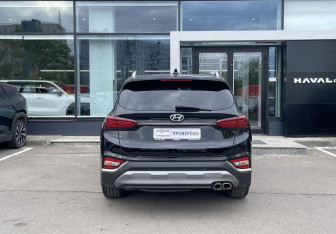 Подержанный автомобиль Hyundai Santa Fe 2019 года (6 фото)