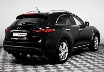 Подержанный автомобиль Infiniti QX70 2014 года (5 фото)