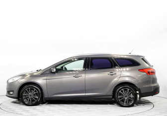 Подержанный автомобиль Ford Focus Wagon 2015 года (3 фото)