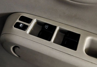 Подержанный автомобиль Nissan Cube 2010 года (12 фото)