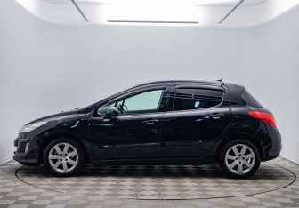Подержанный автомобиль Peugeot 308 Hatchback 2010 года (8 фото)