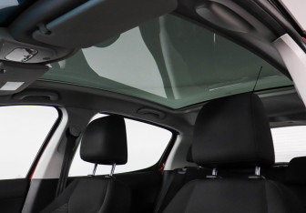 Подержанный автомобиль Peugeot 308 Hatchback 2011 года (13 фото)