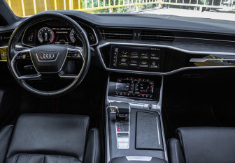 Подержанный автомобиль Audi A7 2018 года (12 фото)