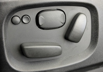 Подержанный автомобиль Land Rover Discovery 2016 года (20 фото)