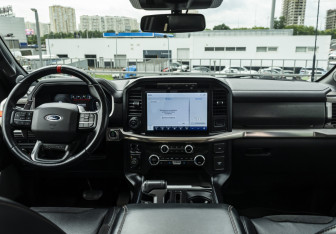 Подержанный автомобиль Ford F-150 2021 года (14 фото)