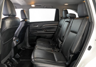 Подержанный автомобиль Toyota Highlander 2015 года (18 фото)