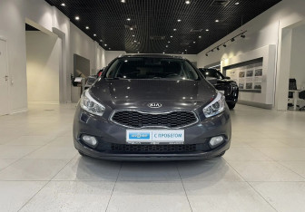 Подержанный автомобиль Kia Ceed Wagon 2014 года (2 фото)