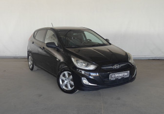 Подержанный автомобиль Hyundai Solaris Hatchback 2013 года (3 фото)