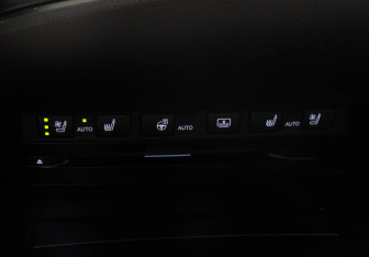 Подержанный автомобиль Lexus ES 2019 года (14 фото)