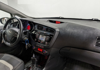 Подержанный автомобиль Kia Ceed Wagon 2014 года (19 фото)