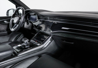 Подержанный автомобиль Audi Q7 2020 года (9 фото)