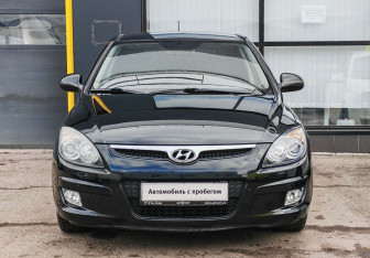 Подержанный автомобиль Hyundai i30 Hatchback 2011 года (2 фото)