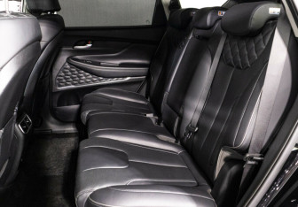 Подержанный автомобиль Hyundai Santa Fe 2022 года (17 фото)