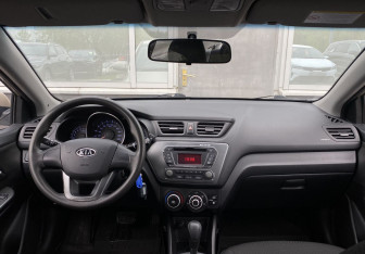 Подержанный автомобиль Kia Rio Sedan 2012 года (13 фото)