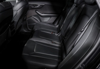 Подержанный автомобиль Audi Q8 2021 года (10 фото)