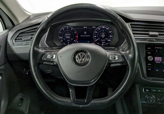 Подержанный автомобиль Volkswagen Tiguan 2017 года (25 фото)