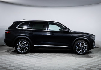 Подержанный автомобиль Geely Monjaro 2023 года (4 фото)