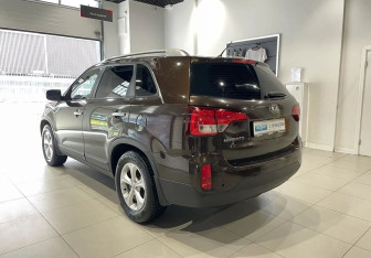 Подержанный автомобиль Kia Sorento 2015 года (6 фото)