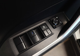 Подержанный автомобиль Toyota RAV4 2021 года (11 фото)