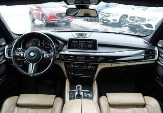 Подержанный автомобиль BMW X5 M 2018 года (12 фото)