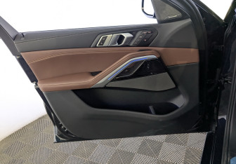 Подержанный автомобиль BMW X6 2025 года (28 фото)