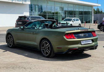 Подержанный автомобиль Ford Mustang Convertible 2018 года (24 фото)
